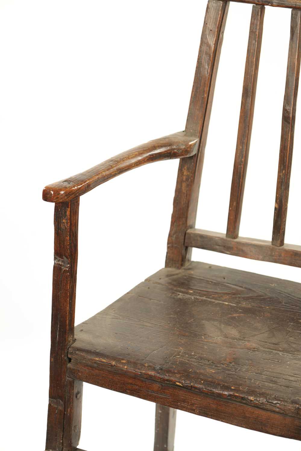 A PRIMITIVE 18TH CENTURY CHILDS FRUITWOOD SPLAT BACK HIGH CHAIR - Image 4 of 7