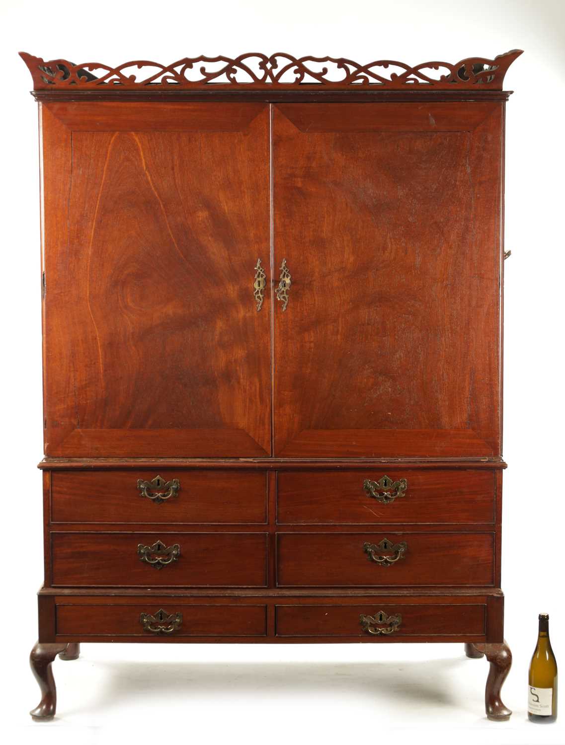 AN UNUSUAL GEORGE II MAHOGANY PRESS CUPBOARD - Image 2 of 8