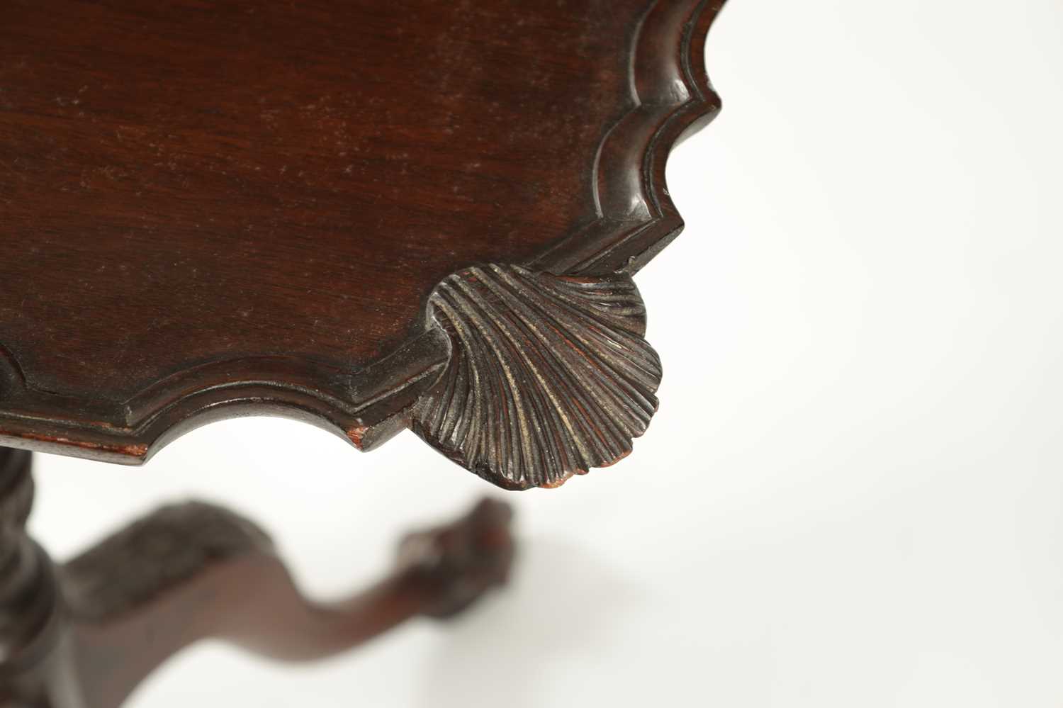 A 19TH CENTURY MAHOGANY TRIPOD TABLE IN THE GEORGE II STYLE - Image 3 of 9