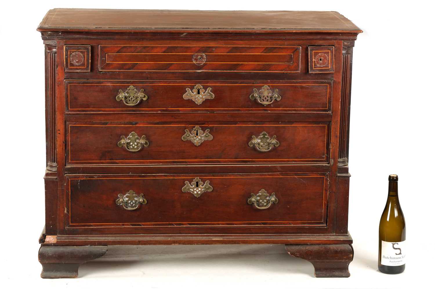 AN 18TH CENTURY FIGURED MAHOGANY CHEST OF DRAWERS - Image 6 of 6
