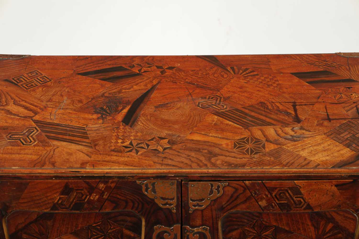 A JAPANESE MEIJI PERIOD INLAID COLLECTOR'S CABINET OF LARGE SIZE - Image 3 of 9