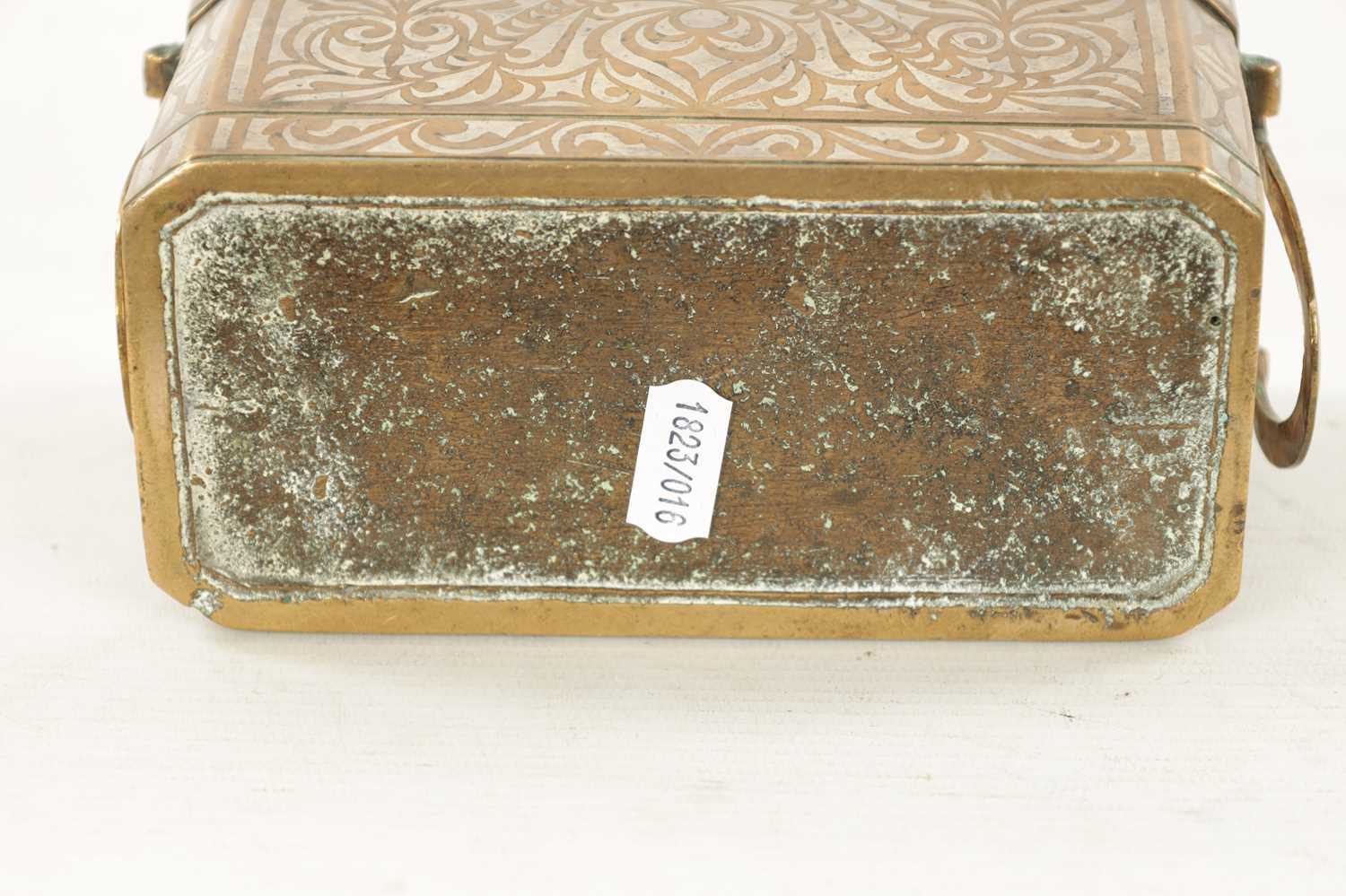 A LATE 19TH CENTURY MARANOA SILVER INLAID BRONZE BETEL NUT BOX - Image 7 of 7