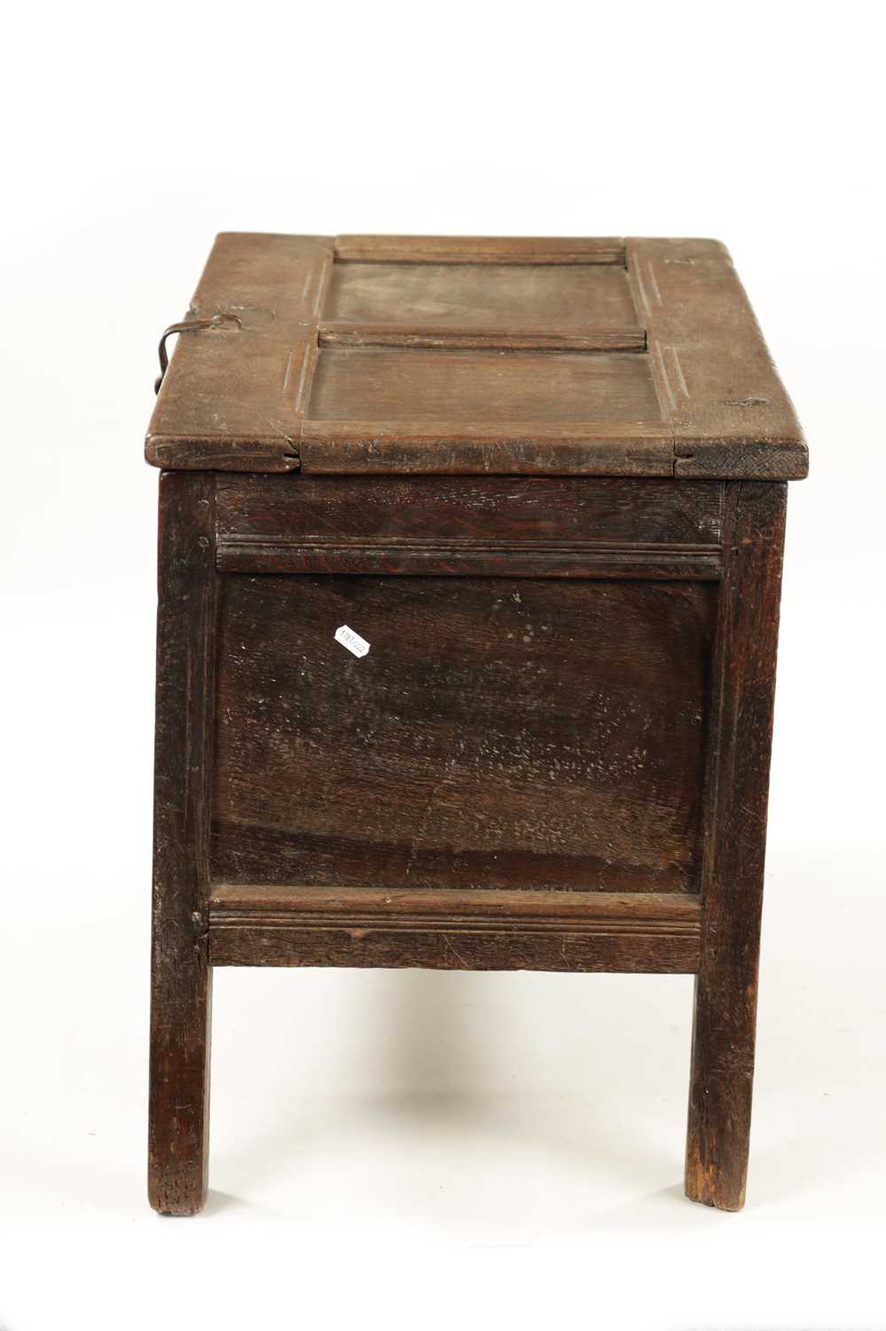 A GOOD SMALL LATE 17TH CENTURY OAK PANELLED COFFER - Image 9 of 11
