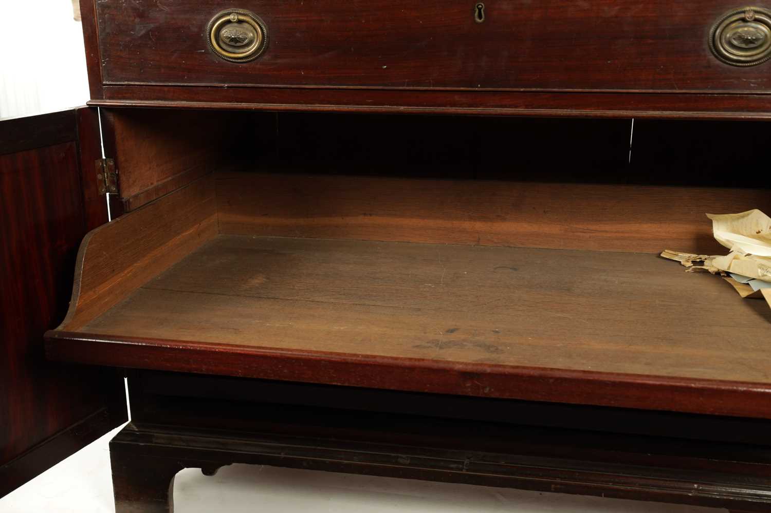A GEORGE III MAHOGANY GENTLEMAN’S LIBRARY CHEST WITH SECRETAIRE DRAWER - Image 7 of 10