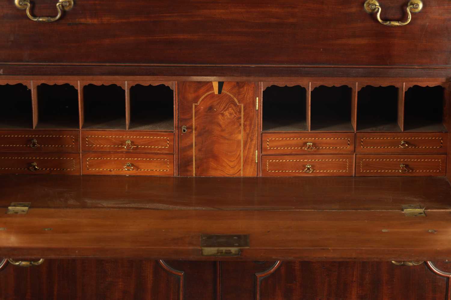 A FINE GEORGE III CHIPPENDALE DESIGN MAHOGANY SECRETAIRE CHEST ON CABINET FROM THE LILFORD ESTATE - Image 7 of 8