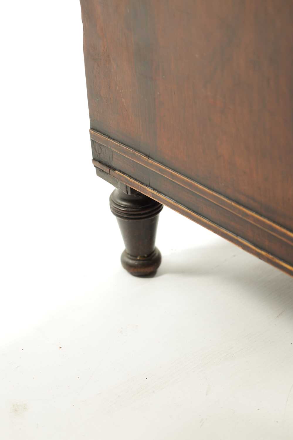 A REGENCY ROSEWOOD AND KING WOOD CROSS-BANDED SECRETAIRE SIDE CABINET - Image 9 of 17