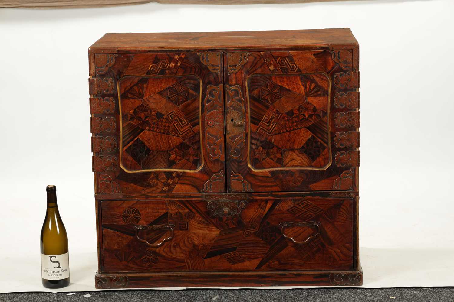 A JAPANESE MEIJI PERIOD INLAID COLLECTOR'S CABINET OF LARGE SIZE - Image 2 of 9