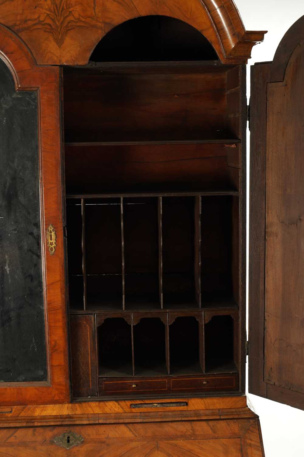 AN EARLY 18TH CENTURY FIGURED WALNUT AND OAK BREAK ARCHED TOP BUREAU BOOKCASE - Image 7 of 10