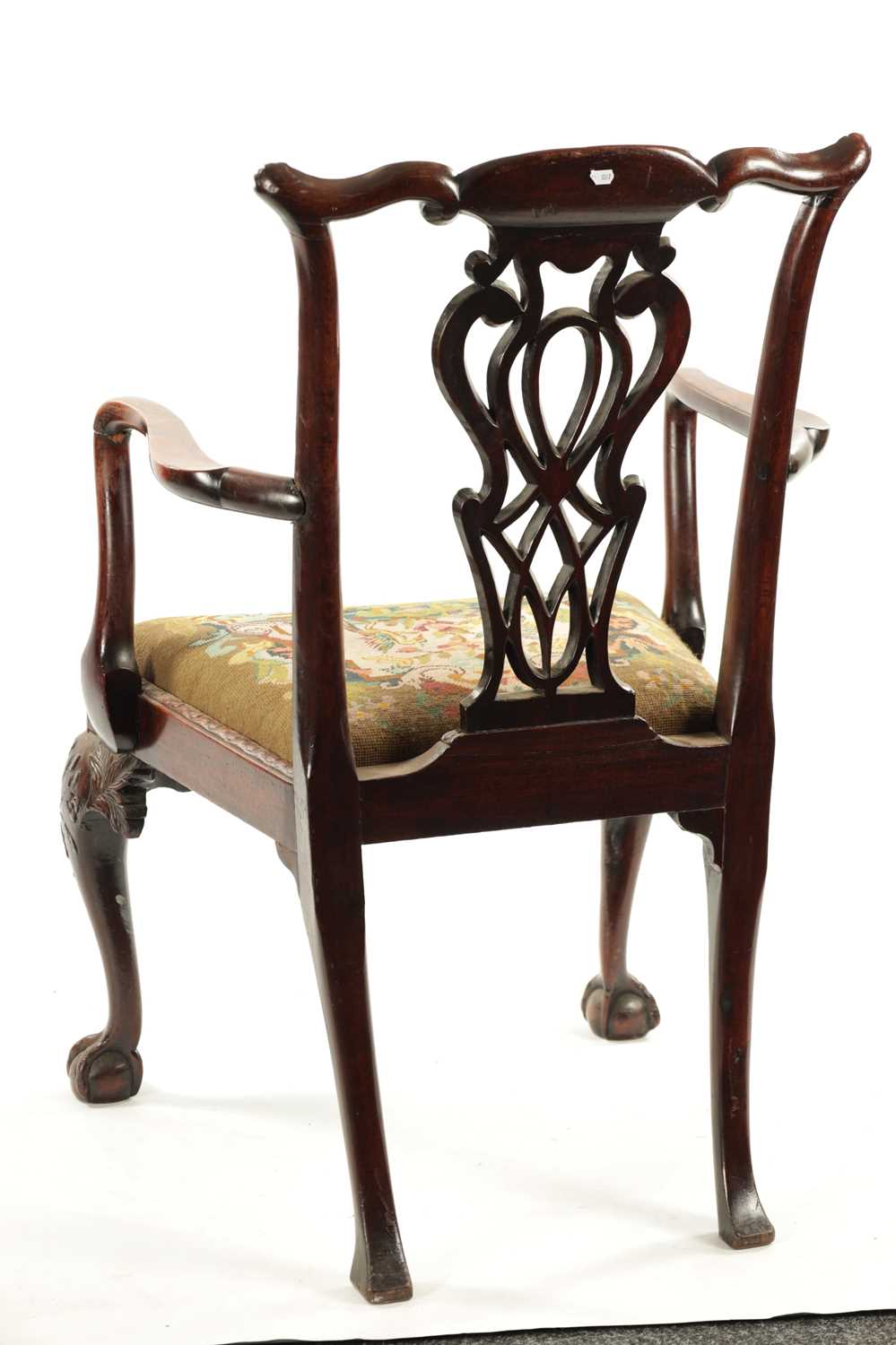 A FINE 18TH CENTURY CHIPPENDALE STYLE MAHOGANY ARMCHAIR - Image 6 of 6