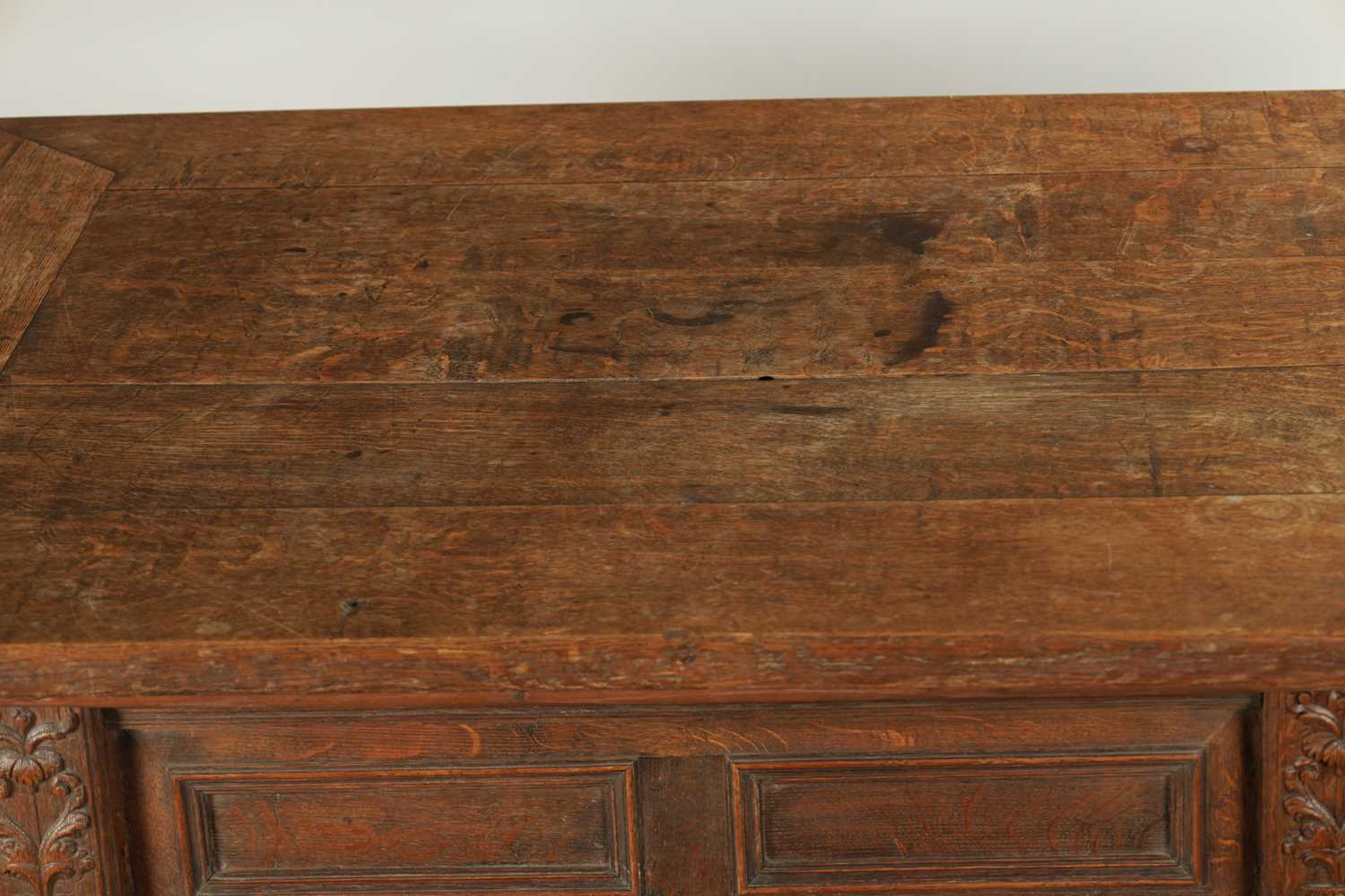 AN 18TH CENTURY FLEMISH OAK TABLE - Image 3 of 7