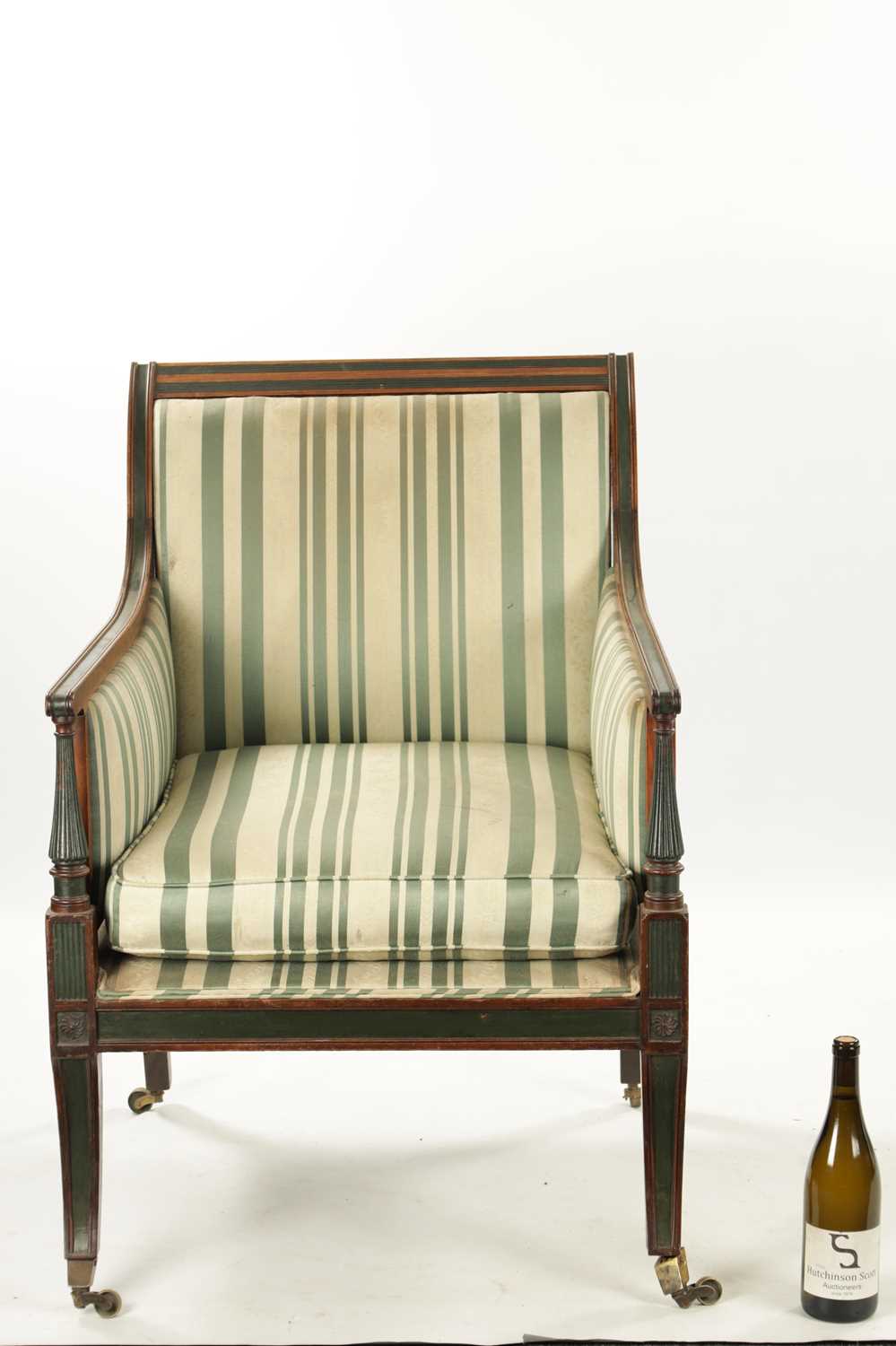 A REGENCY STYLE 19TH CENTURY MAHOGANY LIBRARY CHAIR - Image 4 of 8
