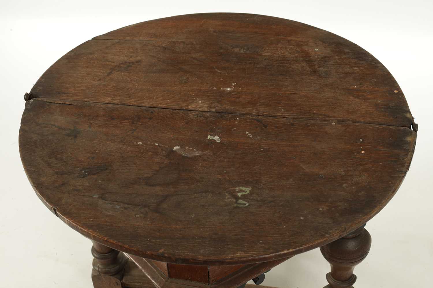 A LATE 17TH CENTURY OAK CREDENCE TABLE - Image 3 of 3