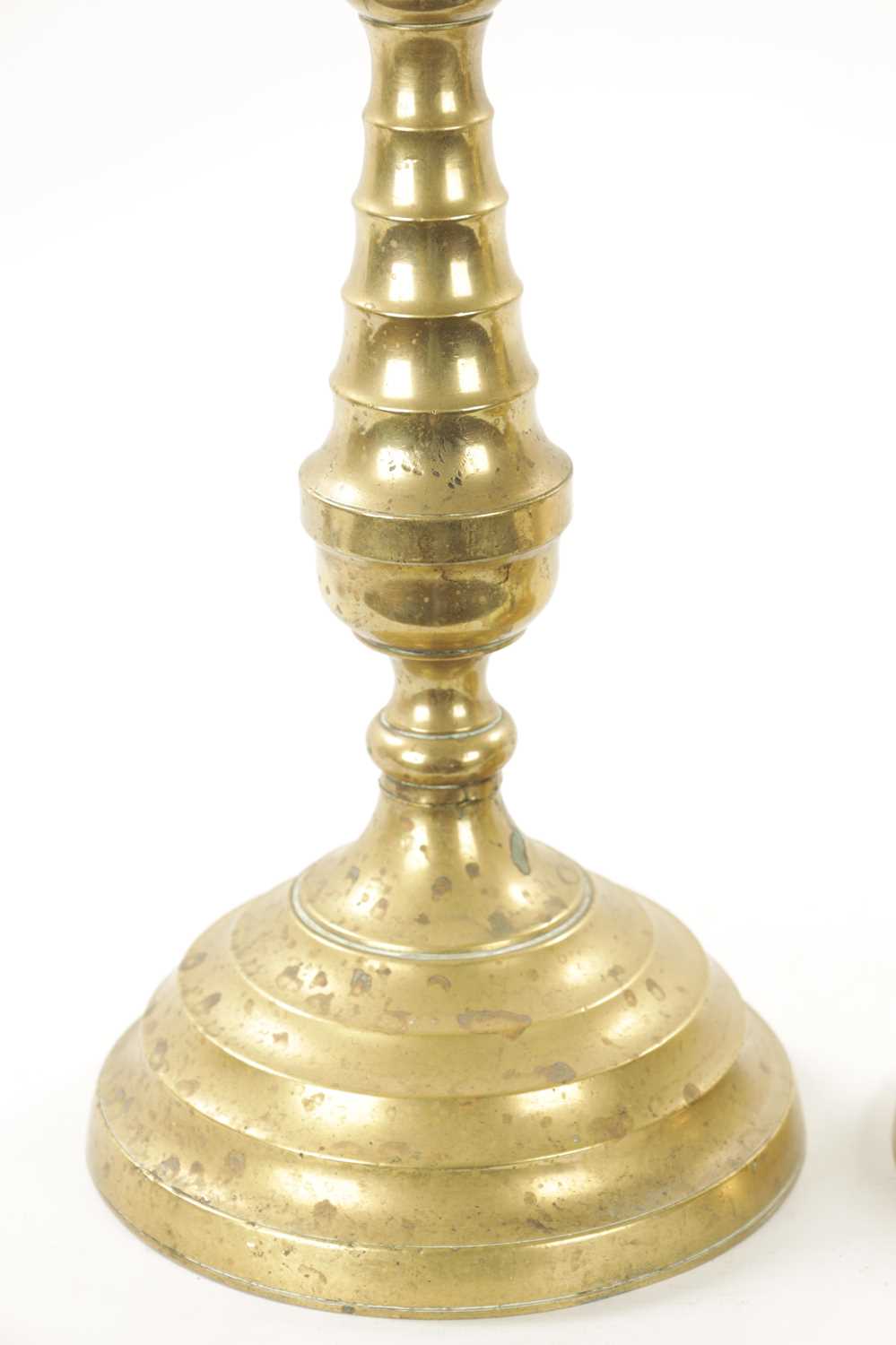 A LARGE PAIR OF 18TH CENTURY BRASS CANDLESTICKS - Image 5 of 9