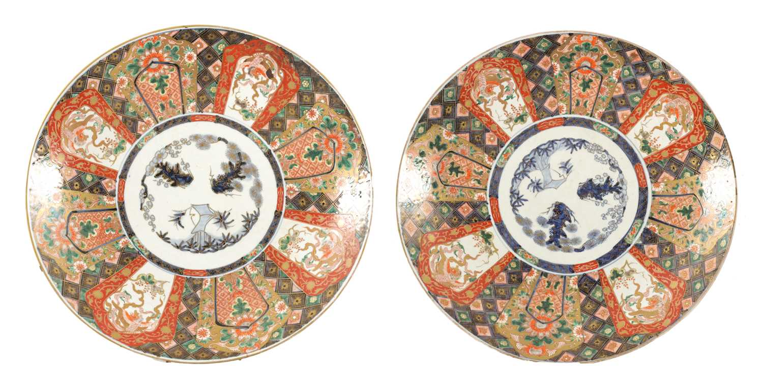A PAIR OF 19TH CENTURY JAPANESE IMARI CHARGERS