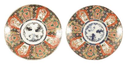 A PAIR OF 19TH CENTURY JAPANESE IMARI CHARGERS