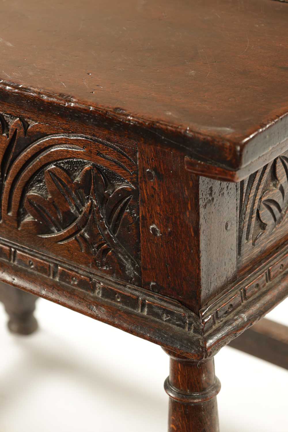 A RARE 17TH CENTURY JOINED OAK BOX TOP SIDE TABLE - Image 5 of 8