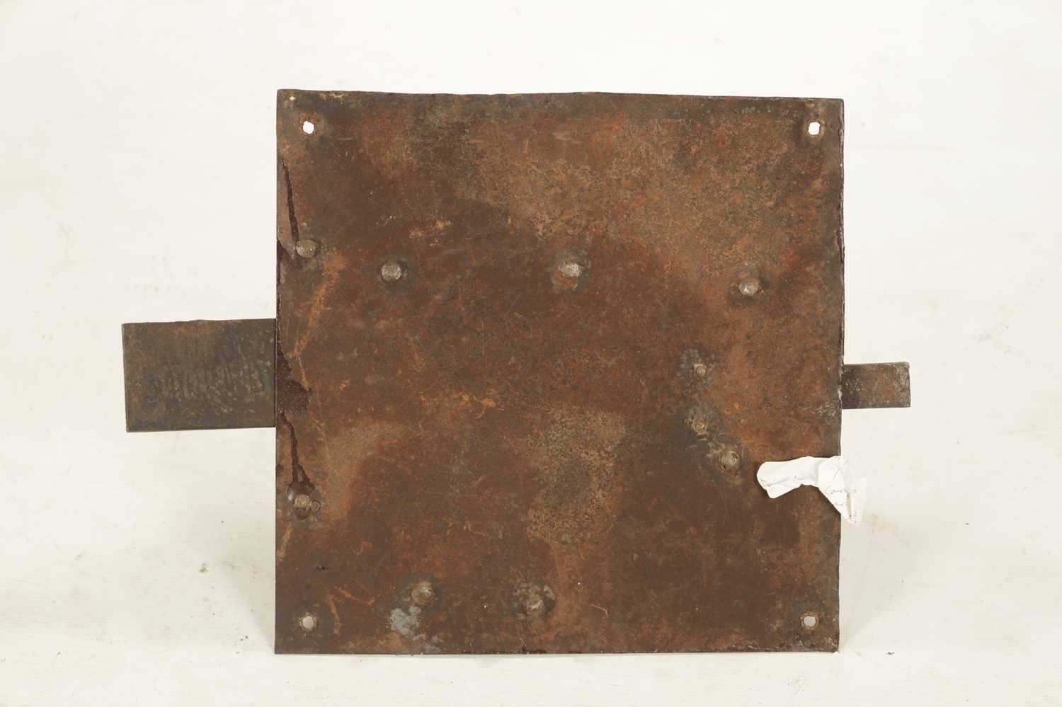 AN EARLY 18TH CENTURY IRON LOCK AND KEY OF LARGE SIZE - Image 7 of 7