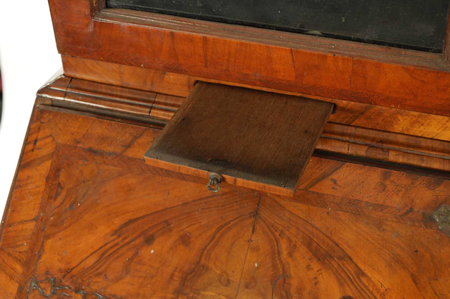 AN EARLY 18TH CENTURY FIGURED WALNUT AND OAK BREAK ARCHED TOP BUREAU BOOKCASE - Image 4 of 10