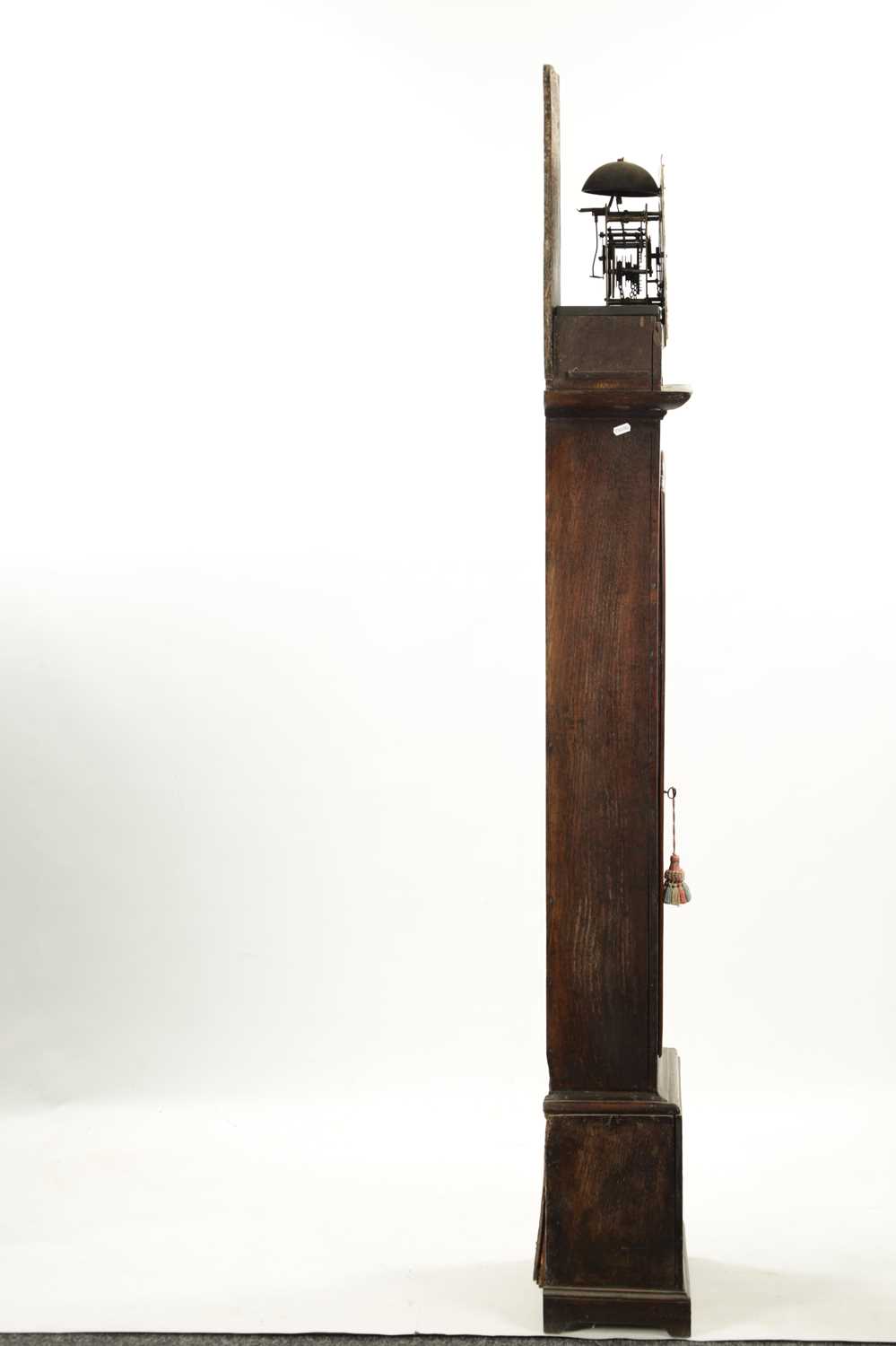 ROBERT SMALLWOOD, MACCLESFIELD. A GEORGE II OAK AND CROSSBANDED 30-HOUR LONGCASE CLOCK - Image 4 of 5