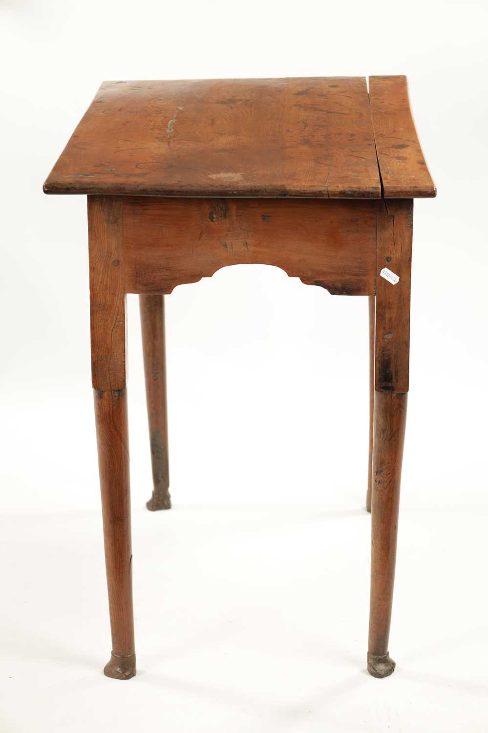 AN EARLY 18TH CENTURY YEW WOOD SIDE TABLE - Image 7 of 7