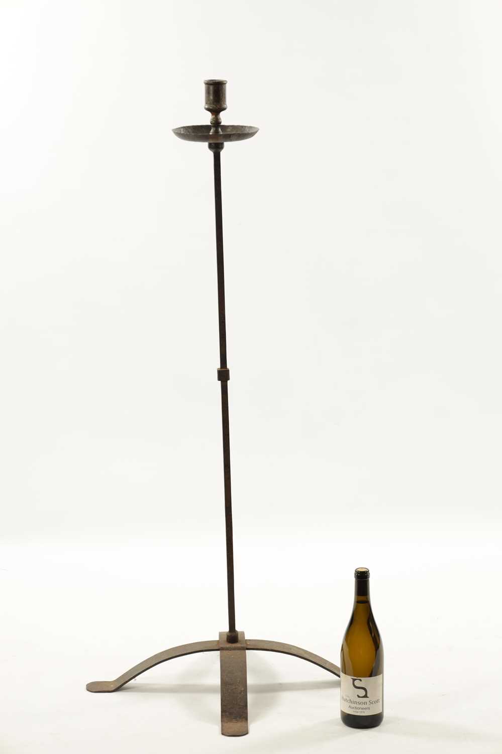 AN 18TH / 19TH CENTURY WROUGHT IRON FLOOR STANDING CANDLESTICK - Image 2 of 4