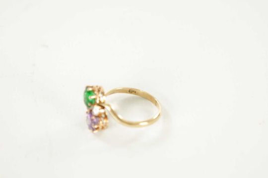 A LADIES 9CT GOLD AMATHYST AND EMERALD RING - Image 4 of 4