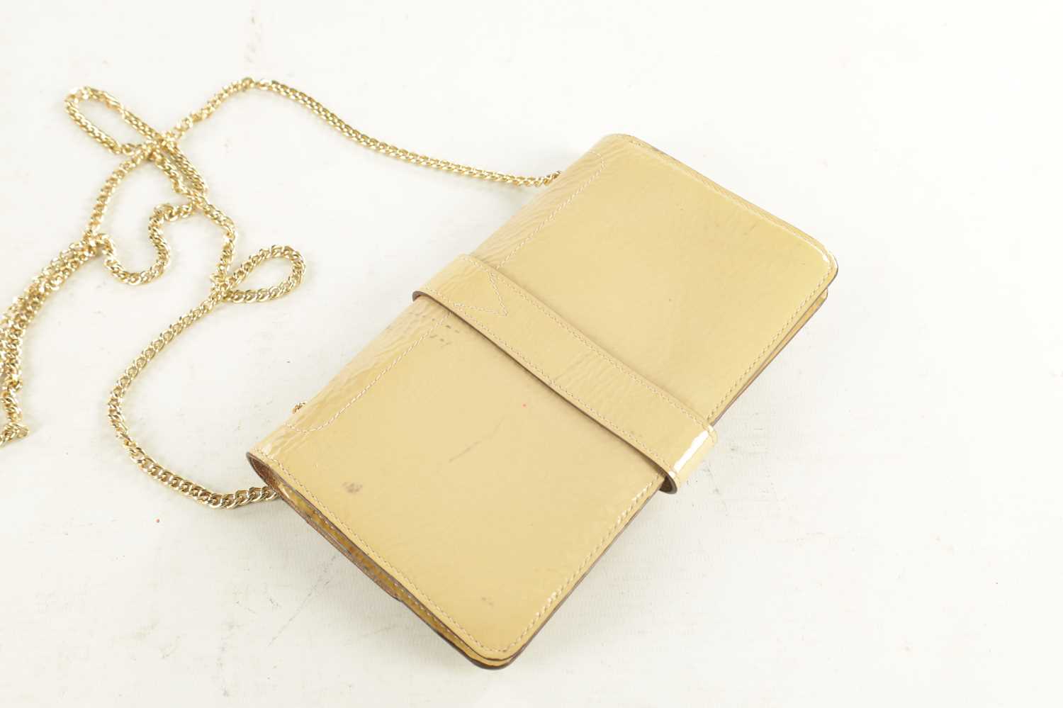 A MULBERRY NUDE PATENT LEATHER WALLET AND CHAIN - Image 9 of 9