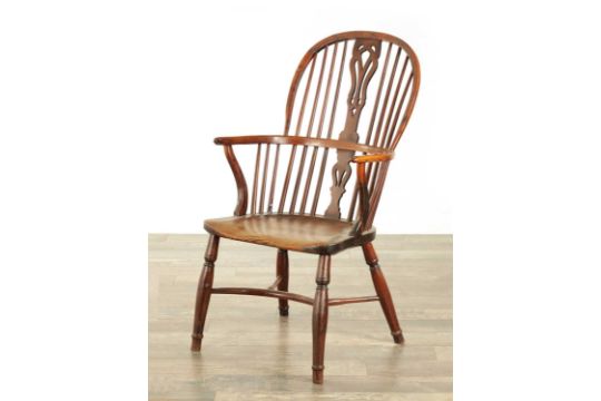 A 19TH CENTURY HIGH BACK YEW-WOOD WINDSOR CHAIR - Image 1 of 5