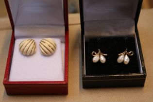 2 Boxed Pairs of Earrings to include Baroque Pearl & a Pair of Shell design earrings