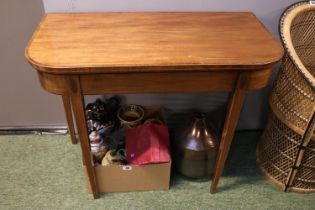 Edwardian Inlaid end table on tapering legs and glass top