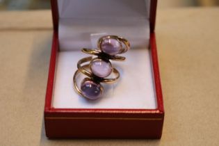 Ladies 9ct Gold Cabochon amethyst rob over set finger line ring. 6.1g total weight Size N