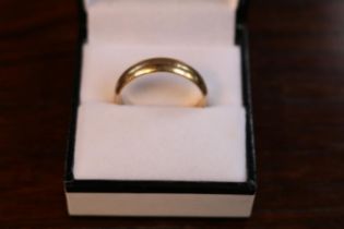 9ct Gold D Shaped Wedding band 4.8g total weight Size W Leading edge