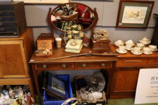 Edwardian Inlaid Mahogany Dressing table with oval mirror, drawers and Tapering legs