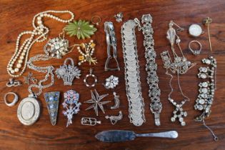 Collection of assorted Costume jewellery and Silver to include Brooches, Bracelets etc