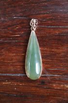 1970s Jade rub over tear drop design 9ct gold pendant 6.4g total weight