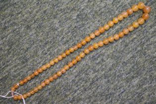 Early 20thC Graduated Agate Bead necklace with yellow metal clasp. 75cm in Length