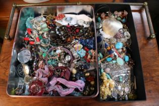 Collection of assorted Costume Jewellery to include Necklaces, Bracelets, Brooches etc