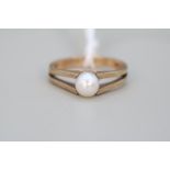 Ladies 9ct Gold Pearl set ring Size K