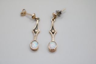 Par of 9ct Gold Opal drop earrings 2.5g total weight