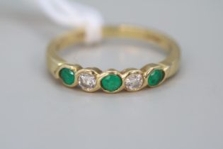 Emerald & Diamond 5 stone set ring Size N. 2.9g total weight