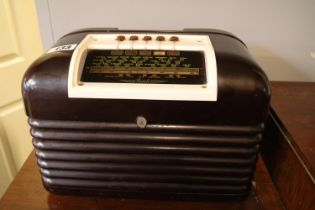 Vintage Bush Type DAC 10 Radio in Bakelite case