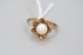 1970s 9ct Gold Pearl set floral design ring dated 1977 Size N