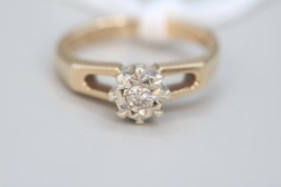 Ladies 9ct Gold Diamond set cluster ring Size J. 2.9g total weight