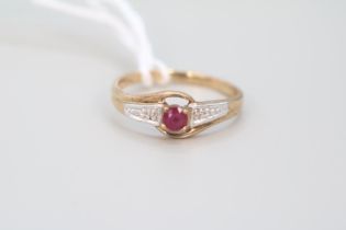Ladies 9ct Gold Ruby Claw set ring with Diamond set shoulders Size M