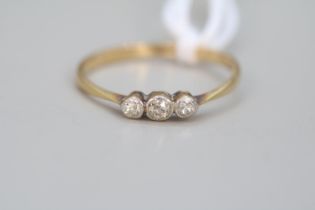 18ct Gold Ladies Diamond 3 stone Rub over set ring Size Q. 1.6g total weight