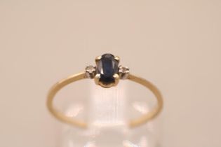 14K Ladies Oval Sapphire claw set ring Size L 0.94g total weight