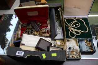 Collection of assorted Costume jewellery to include Brooches, Bracelet etc