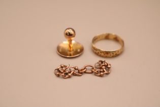 Gents 9ct Gold Stud, 9ct Gold Ring and a small section of gold chain 4.5g total weight