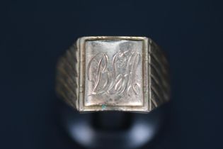 Heavy Gents 9ct Gold Ring with engraved detail 11.6g total weight Size Z