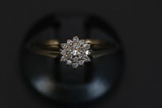 Ladies 9ct Gold Cluster ring 2g total weight Size N